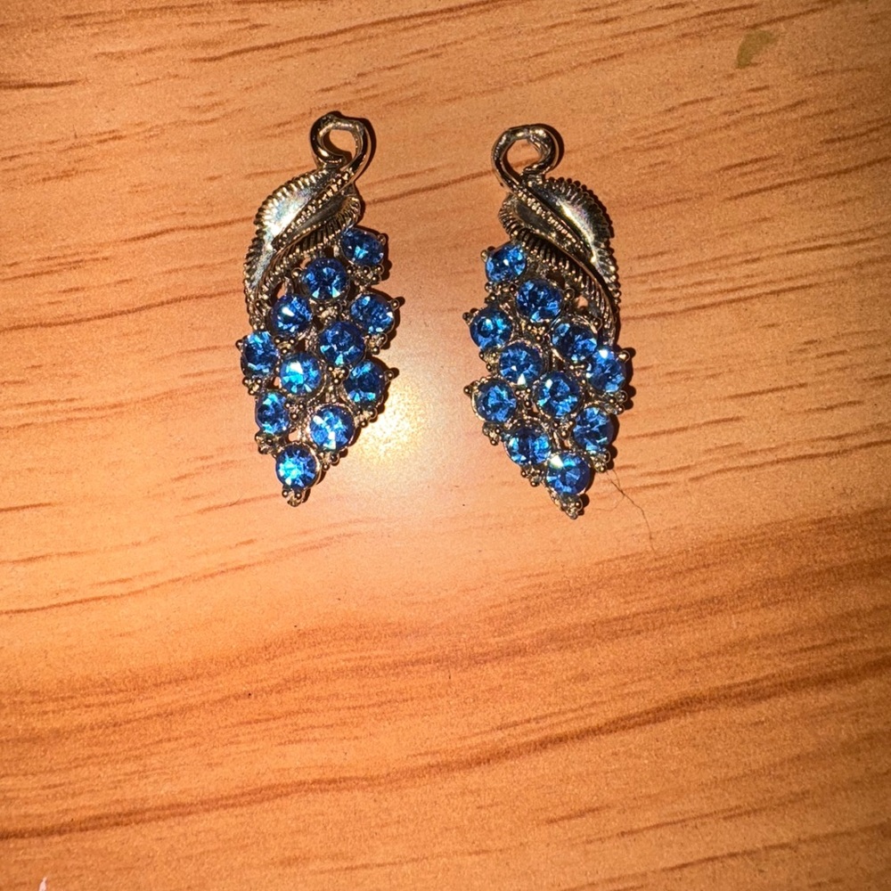 Elegant Blue Crystal Leaf Pendants